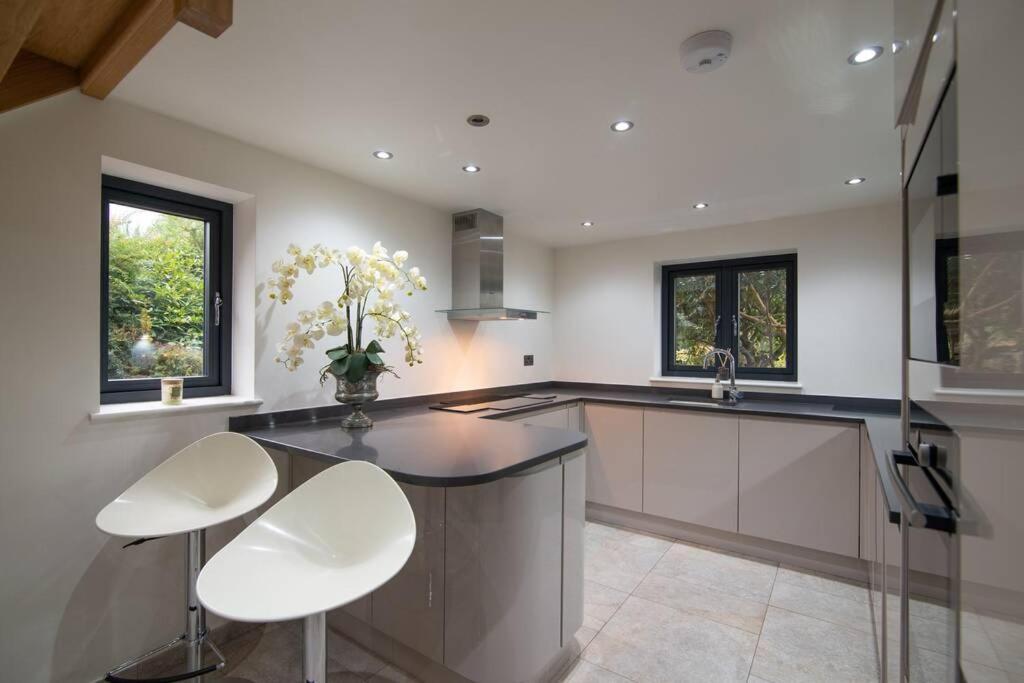 Luxury Coach House Next To Woodland In Knutsford Villa Eksteriør bilde